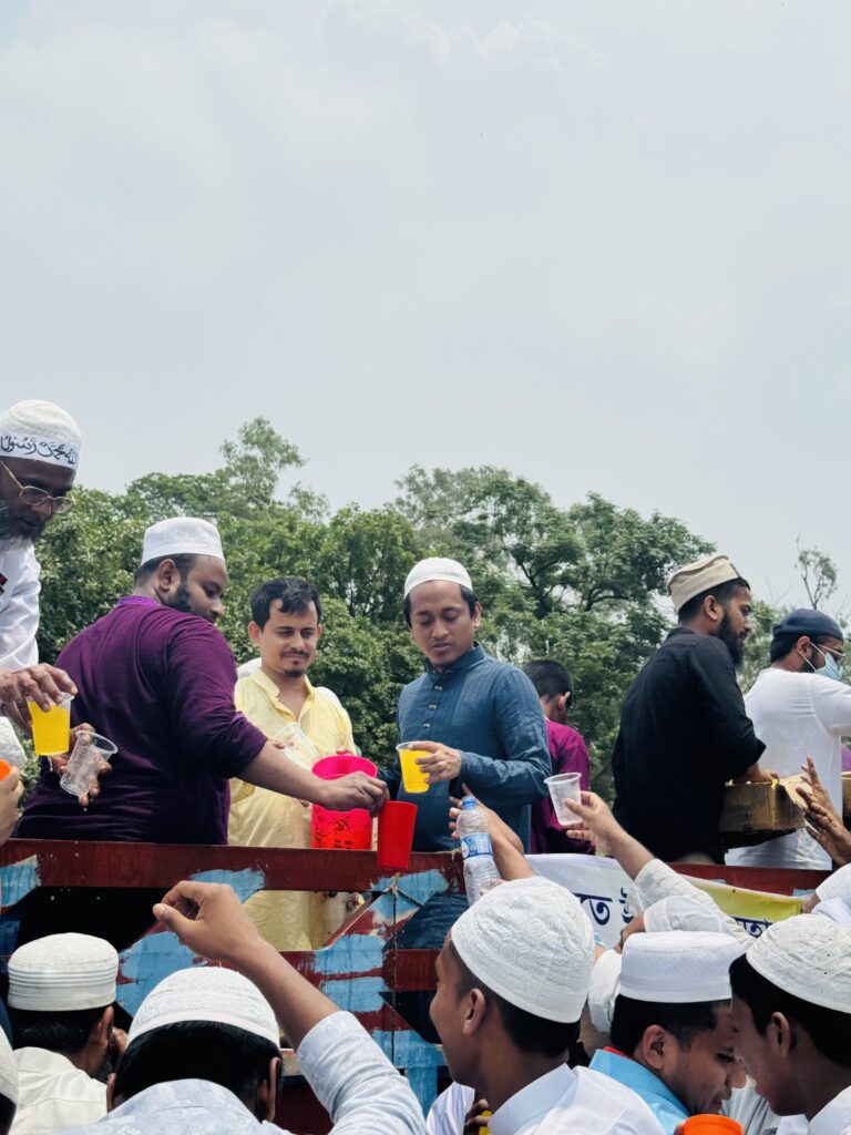 শুকনো খাবার, বিশুদ্ধ পানি ও শরবত বিতরণ